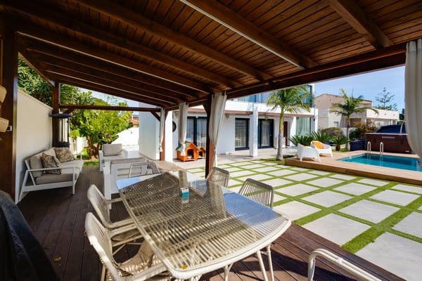 3 Zimmer Villa zu verkaufen in El Chaparral - La Siesta - La Torreta, Torrevieja mit Pool Garage - 1.320.000 € (Ref: 9720309)