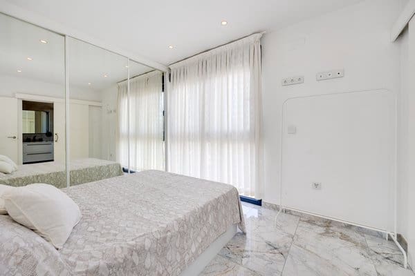 3 soverom Villa til salgs i Torrevieja med svømmebasseng garasje - € 1 320 000 (Ref: 9720309)