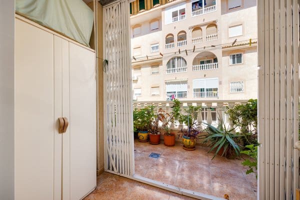 2 slaapkamer Appartement te koop in Torrevieja - € 135.000 (Ref: 9740193)
