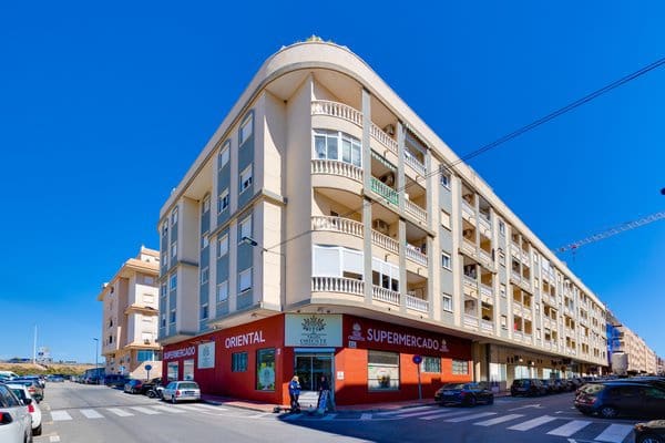 2 slaapkamer Appartement te koop in Torrevieja - € 135.000 (Ref: 9740193)