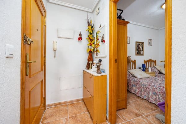 2 sovrum Lägenhet till salu i Torrevieja - 135 000 € (Ref: 9740193)