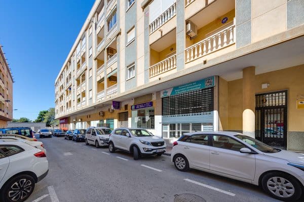 2 slaapkamer Appartement te koop in Torrevieja - € 135.000 (Ref: 9740193)
