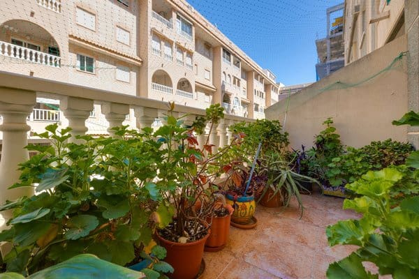 2 slaapkamer Appartement te koop in Torrevieja - € 135.000 (Ref: 9740193)