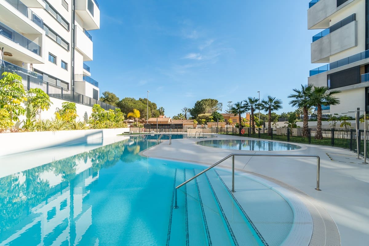 2 bedroom Apartment for sale in Dehesa de Campoamor with pool garage - € 330,000 (Ref: 9740194)