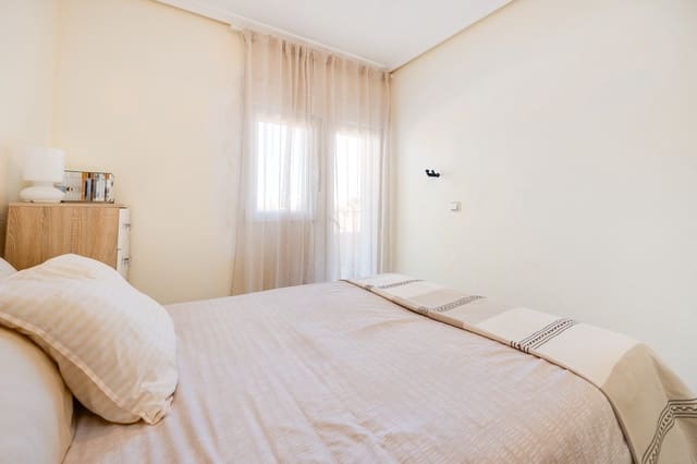 2 makuuhuone Kattohuoneisto myytävänä paikassa Torrevieja - 145 000 € (Ref: 9781374)