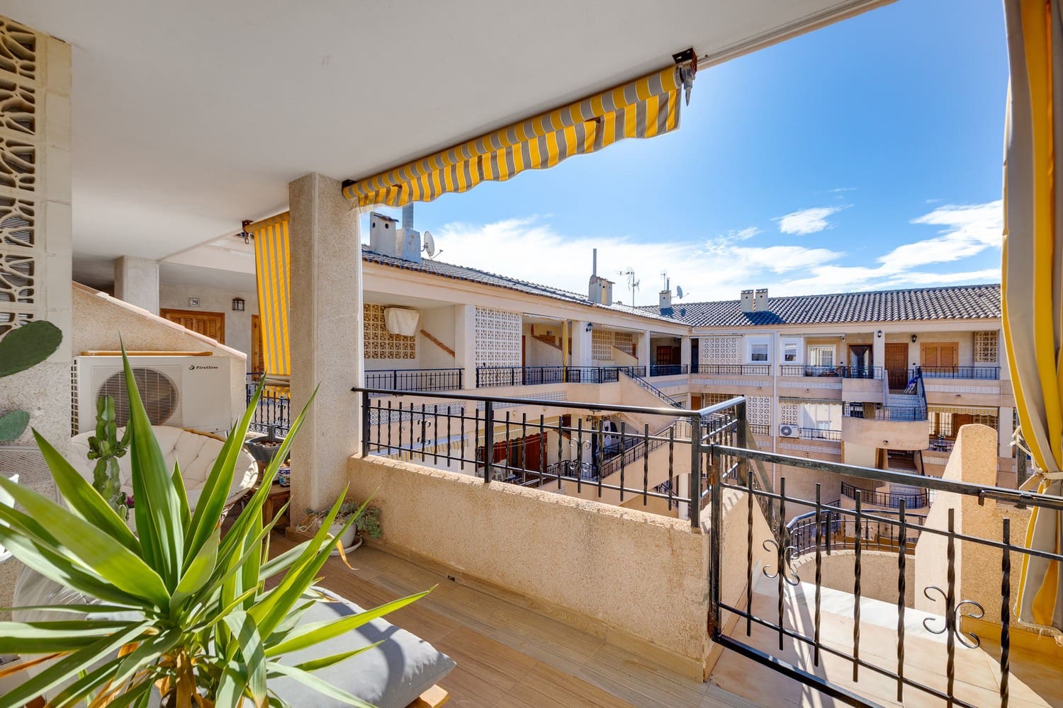 2 soverom Penthouse til salgs i Torrevieja - € 145 000 (Ref: 9781374)