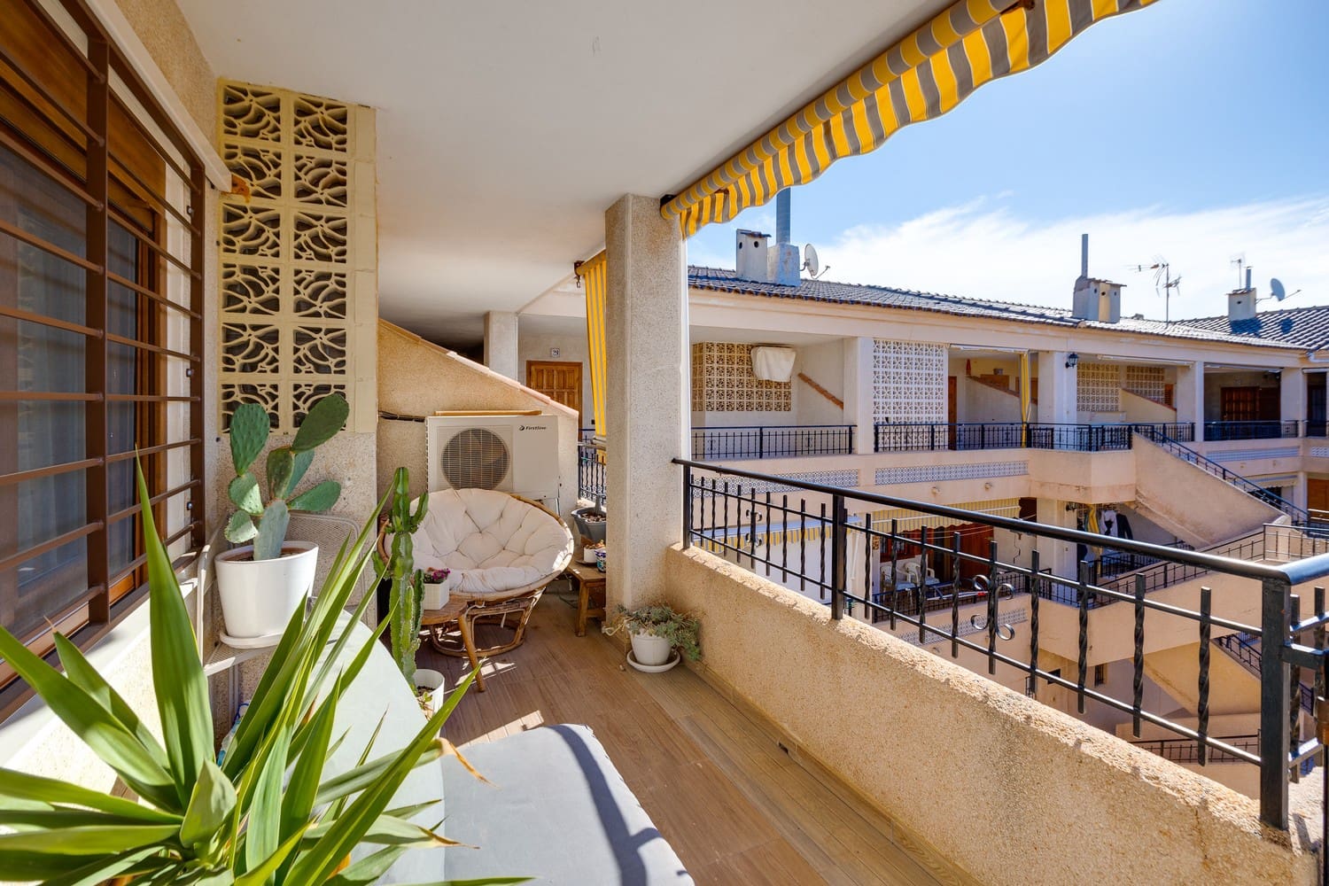 2 soverom Penthouse til salgs i Torrevieja - € 145 000 (Ref: 9781374)