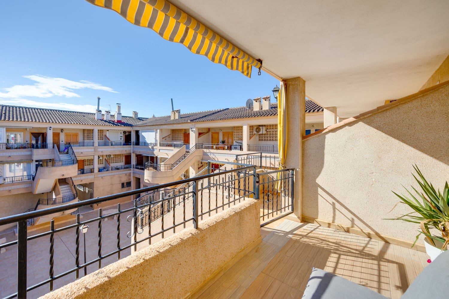 2 soverom Penthouse til salgs i Torrevieja - € 145 000 (Ref: 9781374)