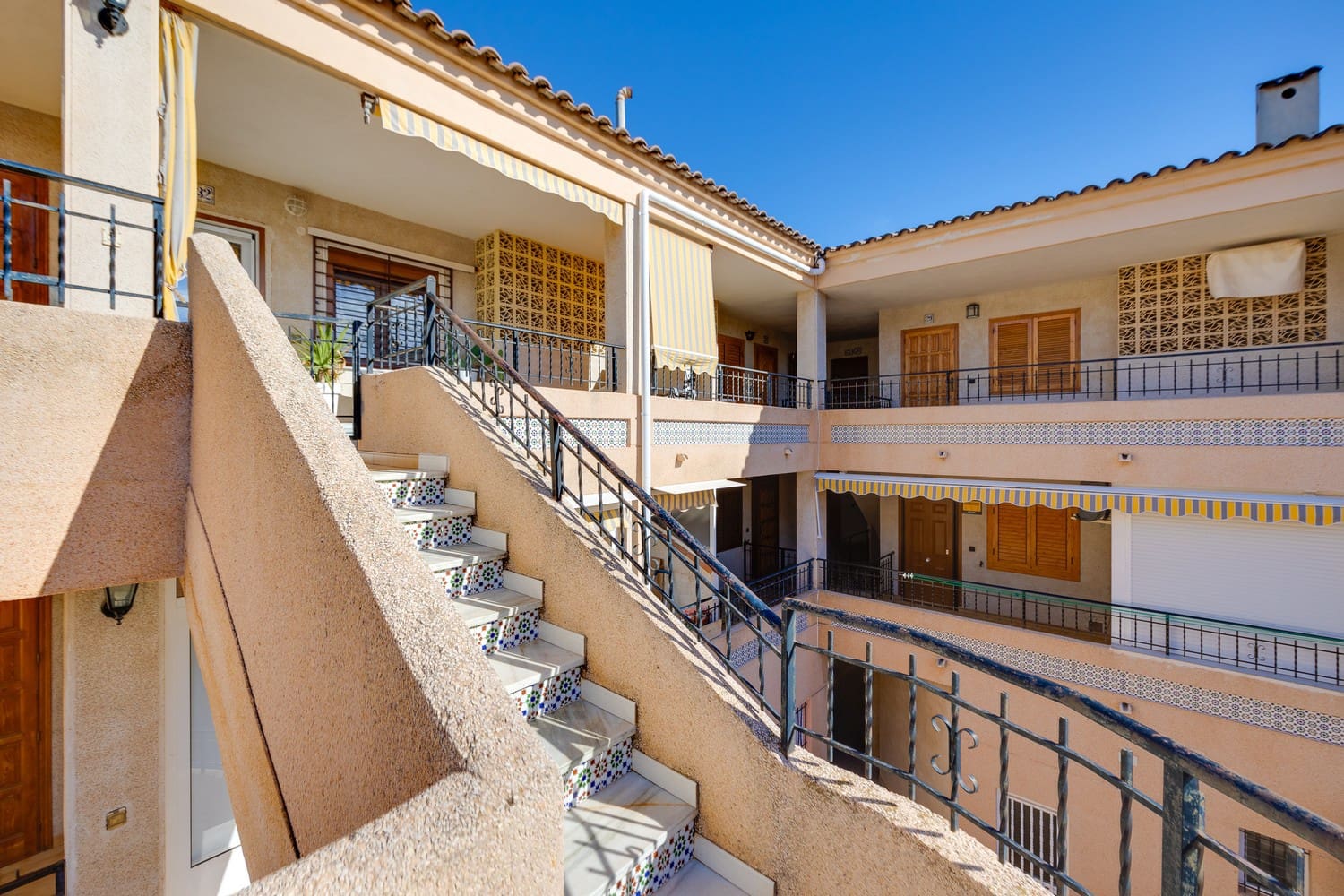 2 soverom Penthouse til salgs i Torrevieja - € 145 000 (Ref: 9781374)