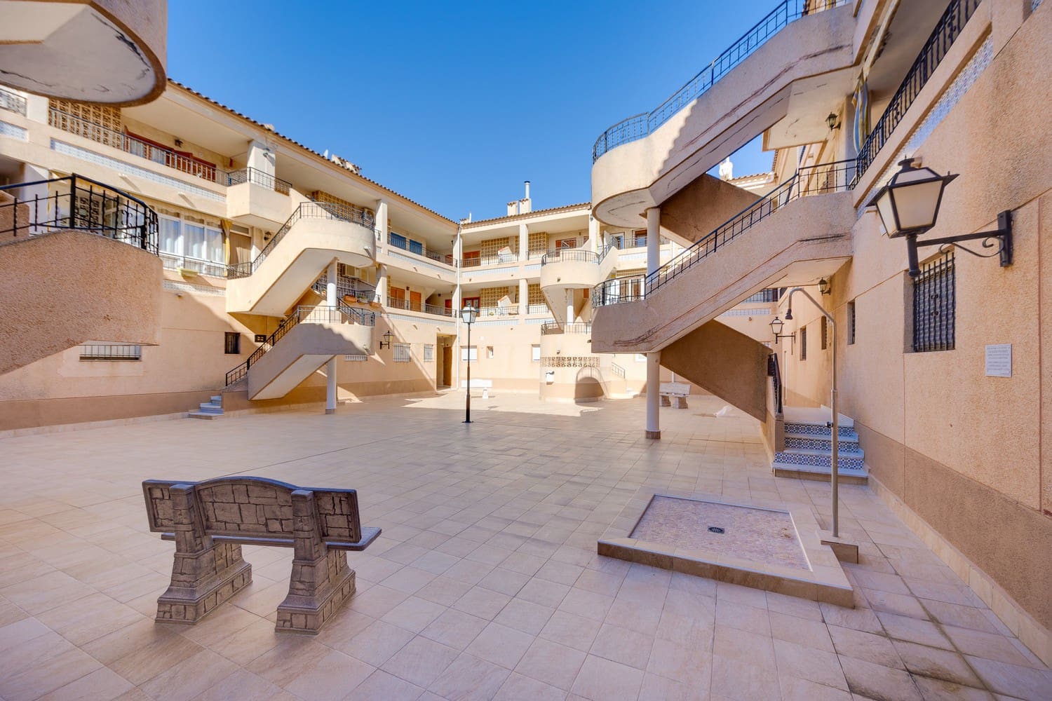 2 soverom Penthouse til salgs i Torrevieja - € 145 000 (Ref: 9781374)