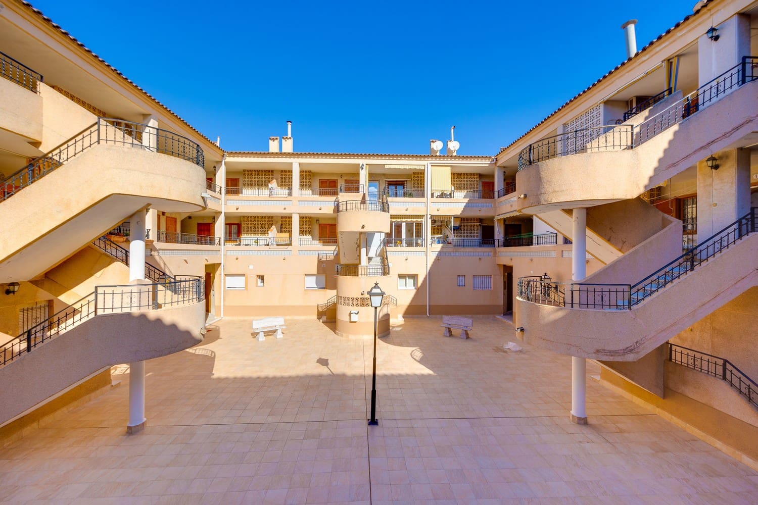 2 soverom Penthouse til salgs i Torrevieja - € 145 000 (Ref: 9781374)