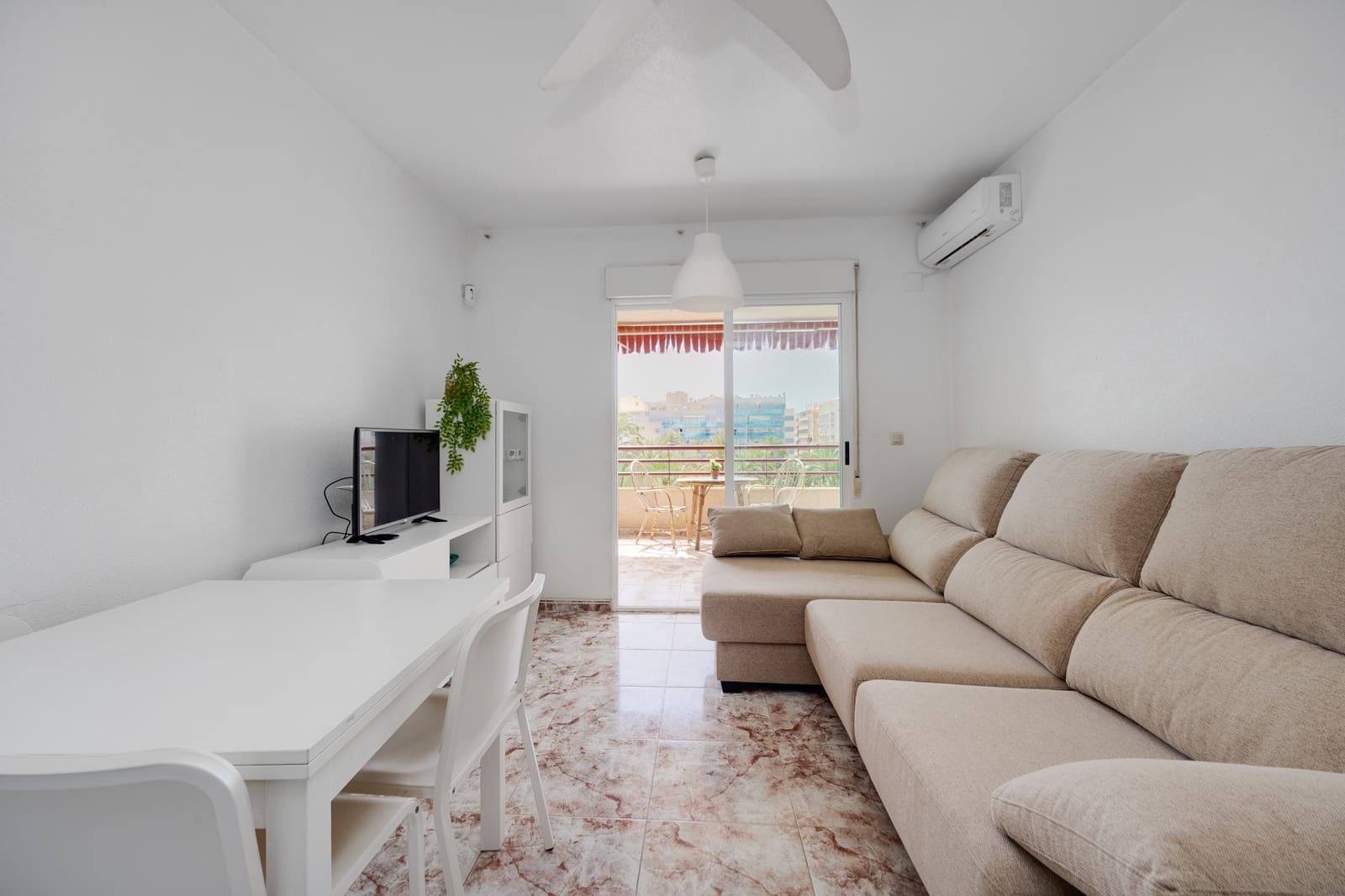 2 slaapkamer Appartement te koop in Torrevieja met garage - € 159.000 (Ref: 9782110)