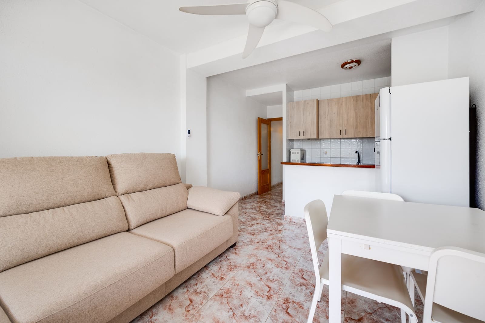 2 slaapkamer Appartement te koop in Torrevieja met garage - € 159.000 (Ref: 9782110)