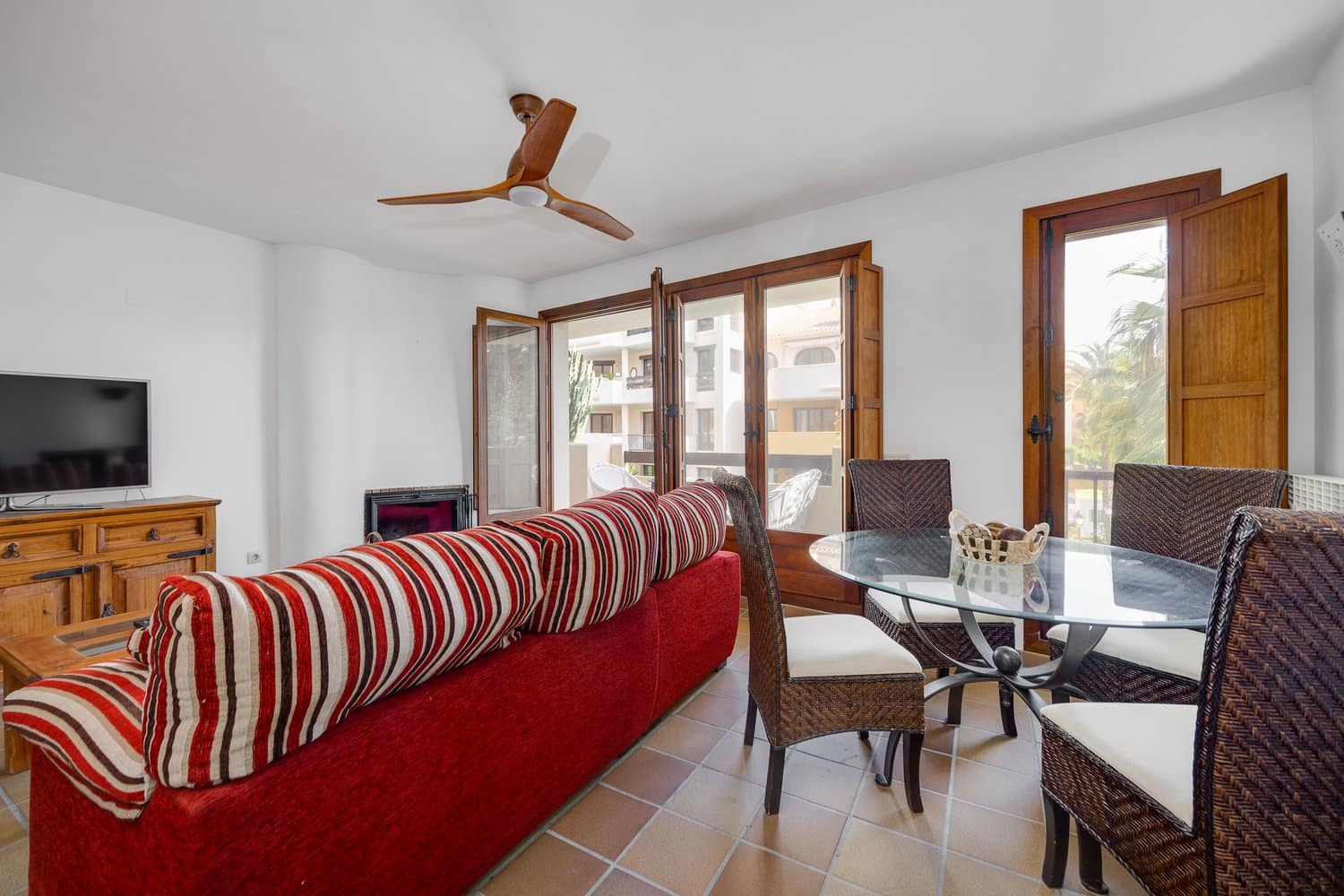 2 bedroom Apartment for sale in Punta Prima with pool garage - € 310,000 (Ref: 9821039)