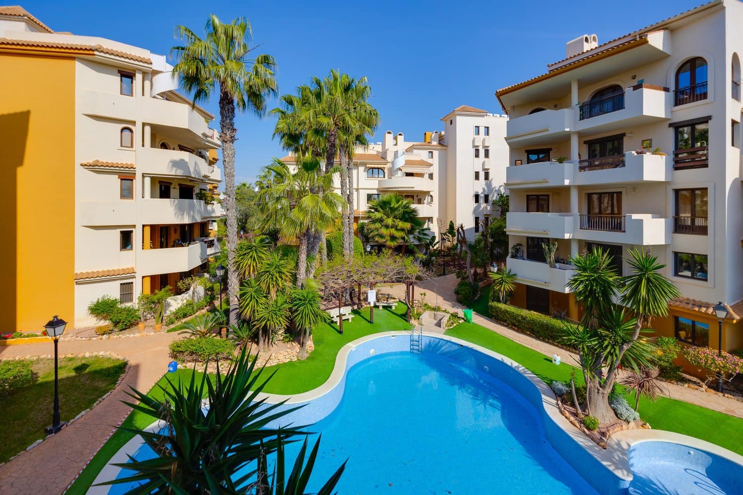 2 bedroom Apartment for sale in Punta Prima with pool garage - € 310,000 (Ref: 9821039)