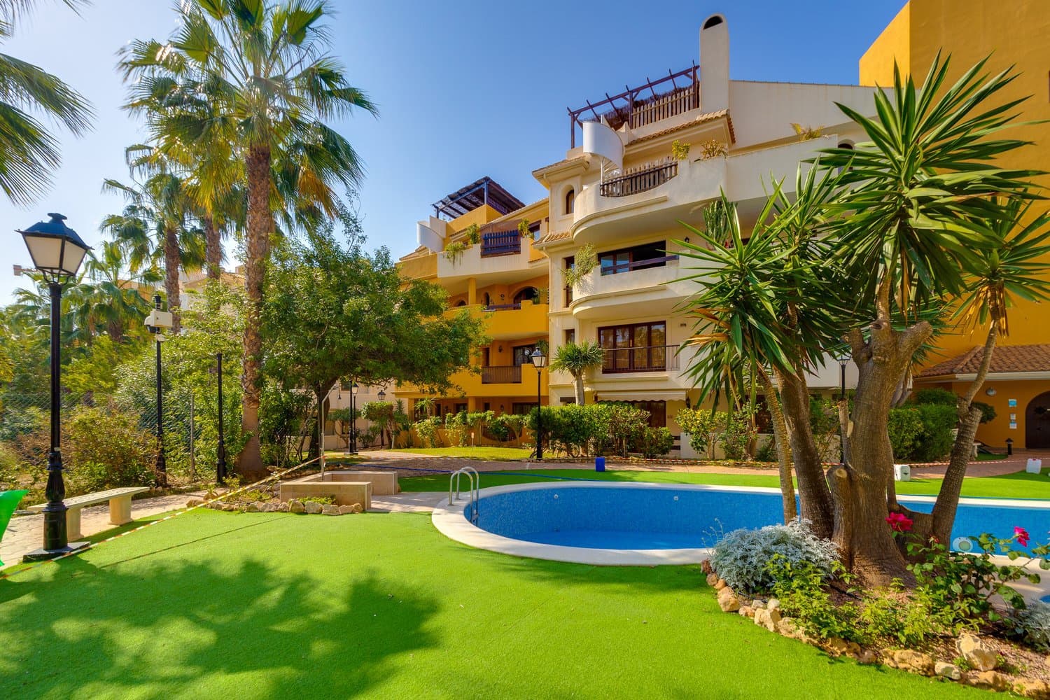 2 bedroom Apartment for sale in Punta Prima with pool garage - € 310,000 (Ref: 9821039)