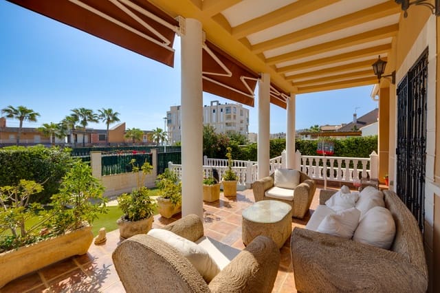 6 bedroom Villa for sale in La Mata, Torrevieja with pool garage - € 950,000 (Ref: 9830282)