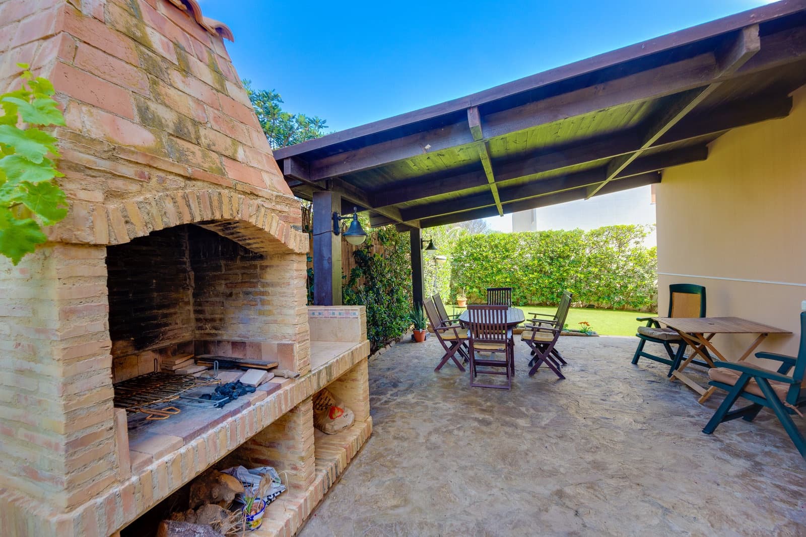 Chalet de 6 habitaciones en Torrevieja en venta con piscina garaje - 950.000 € (Ref: 9830282)