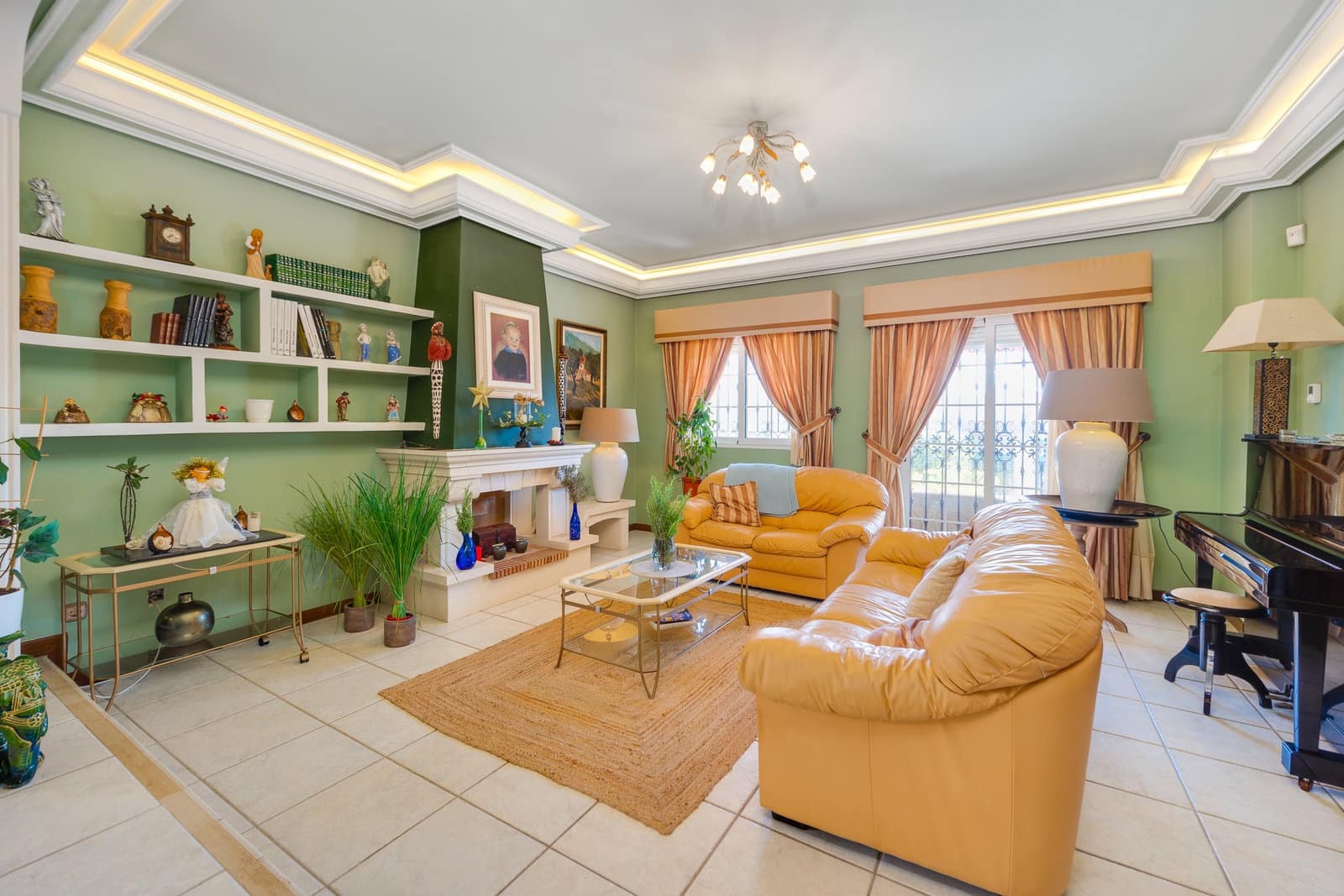 Chalet de 6 habitaciones en Torrevieja en venta con piscina garaje - 950.000 € (Ref: 9830282)