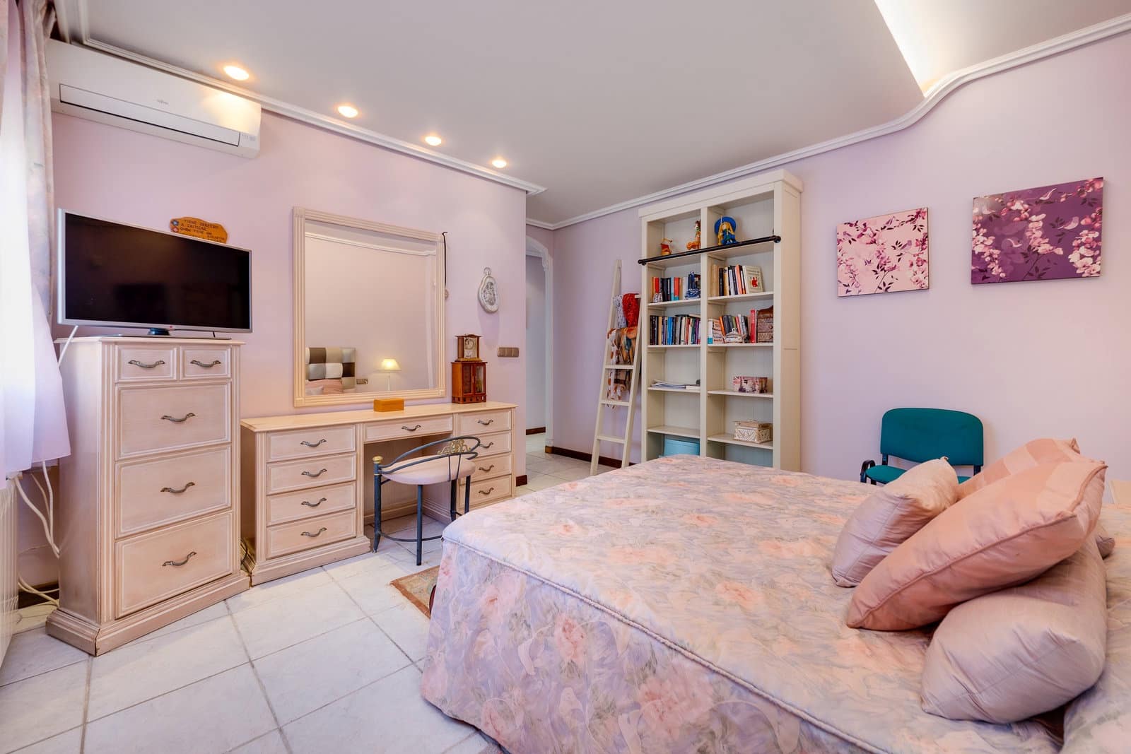 Chalet de 6 habitaciones en Torrevieja en venta con piscina garaje - 950.000 € (Ref: 9830282)