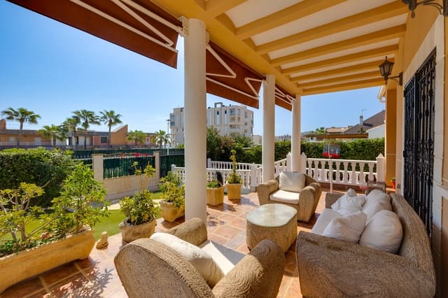 6 sovrum Villa till salu i El Chaparral - La Siesta - La Torreta, Torrevieja med pool garage - 950 000 € (Ref: 9830282)