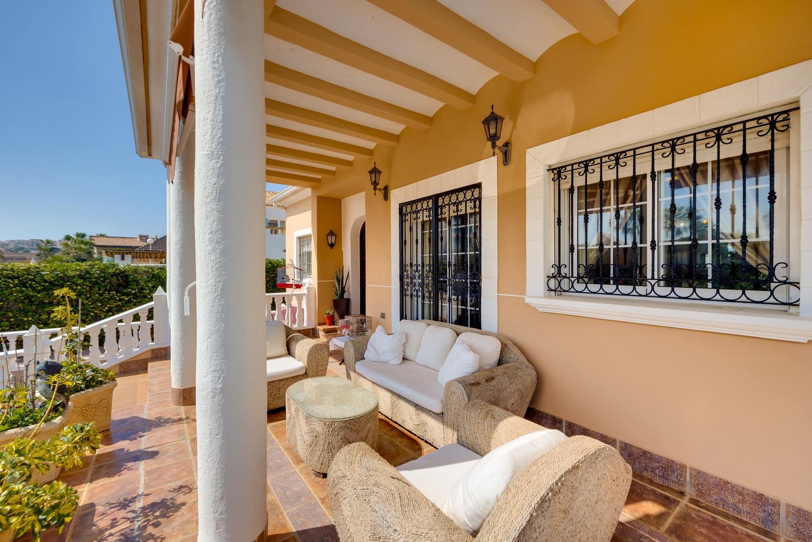 Chalet de 6 habitaciones en Torrevieja en venta con piscina garaje - 950.000 € (Ref: 9830282)