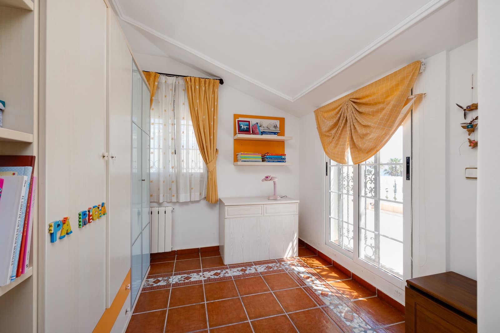 Chalet de 6 habitaciones en Torrevieja en venta con piscina garaje - 950.000 € (Ref: 9830282)