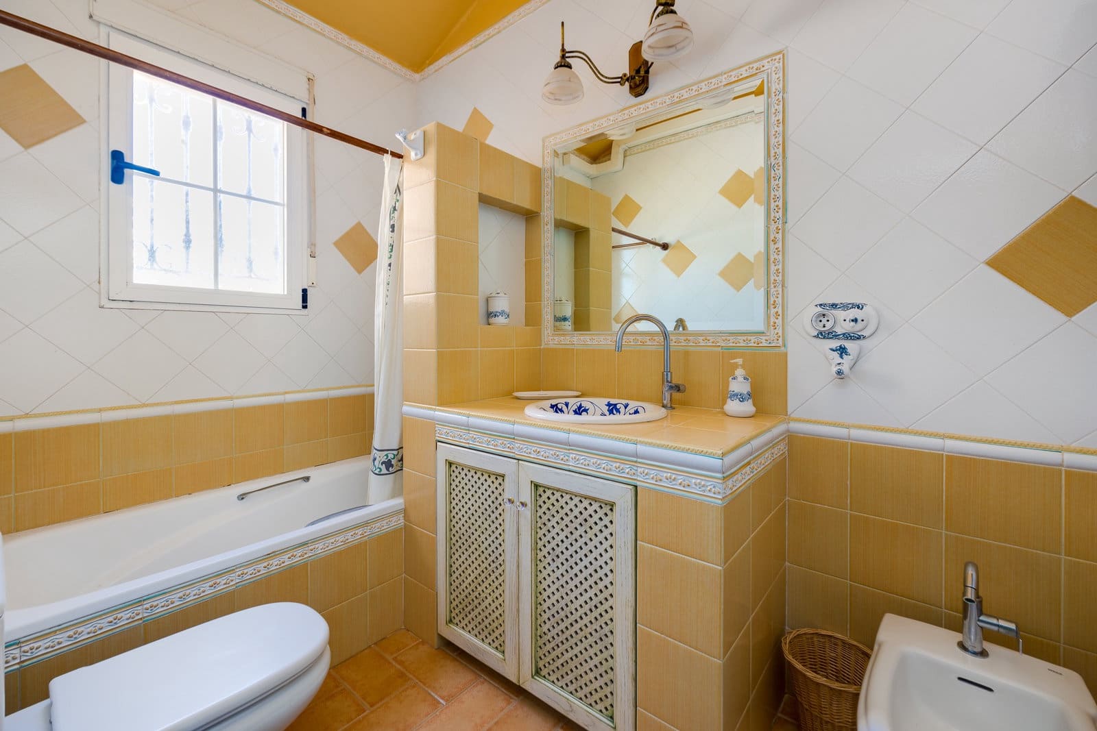 Chalet de 6 habitaciones en Torrevieja en venta con piscina garaje - 950.000 € (Ref: 9830282)