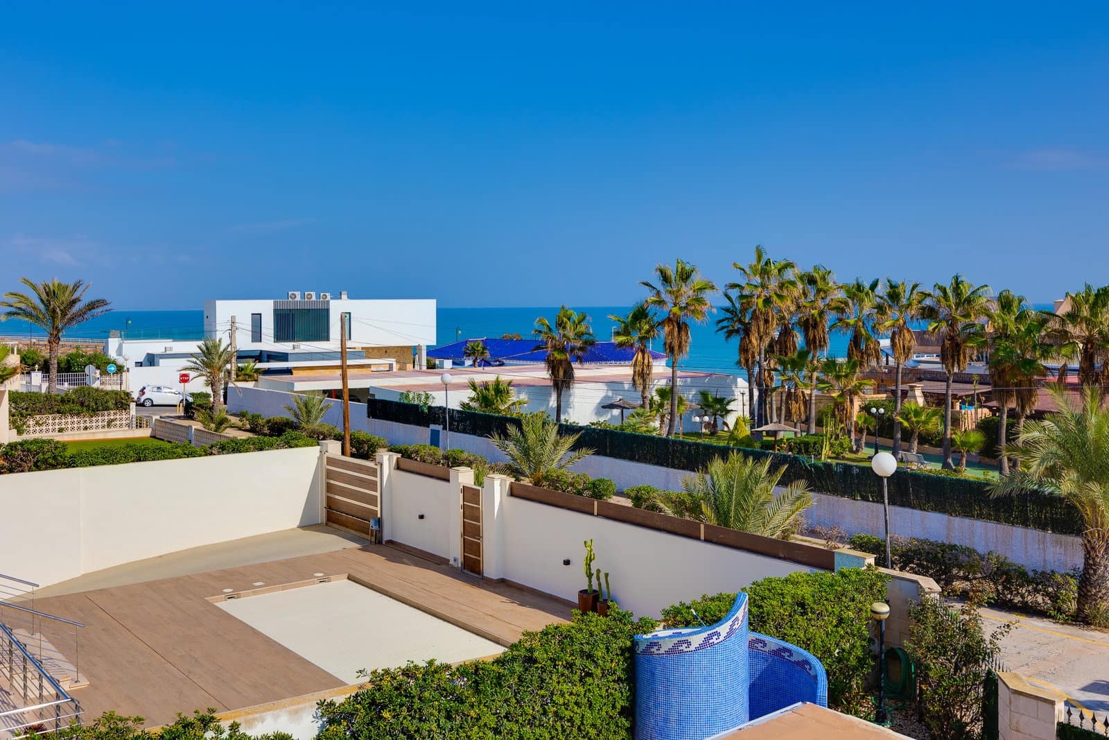 Chalet de 6 habitaciones en Torrevieja en venta con piscina garaje - 950.000 € (Ref: 9830282)