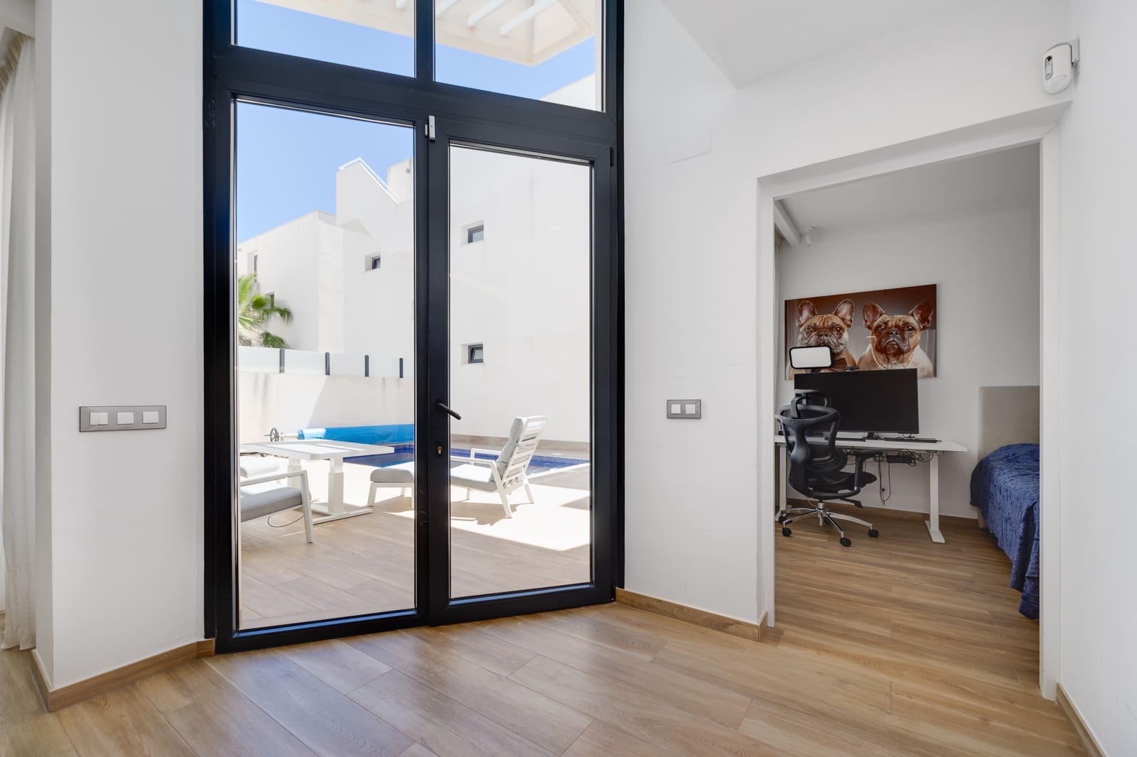 3 bedroom Villa for sale in La Veleta with pool garage - € 579,000 (Ref: 9844208)