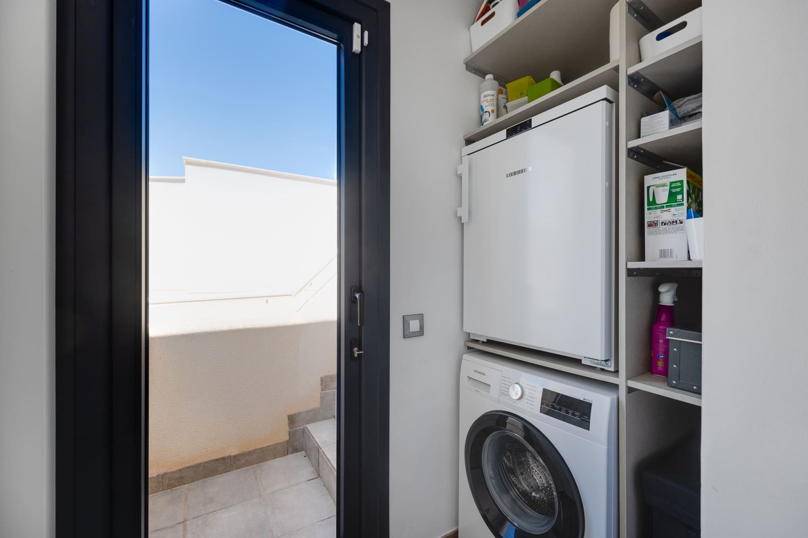 3 bedroom Villa for sale in La Veleta with pool garage - € 579,000 (Ref: 9844208)