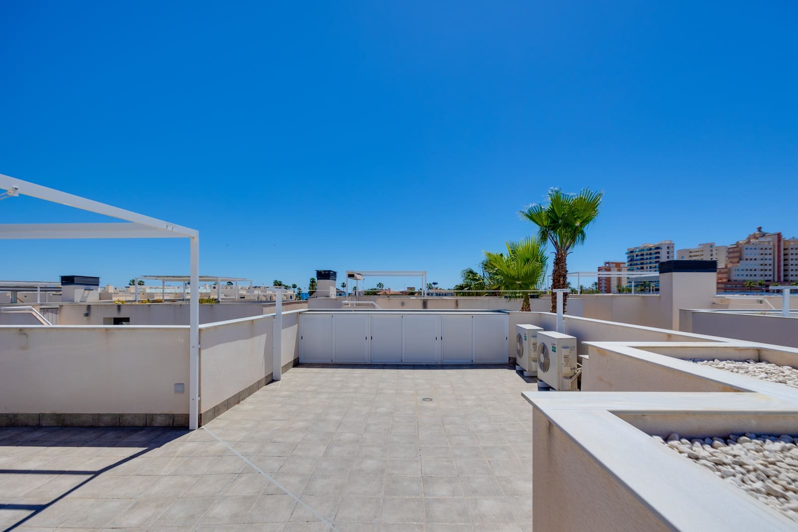 3 bedroom Villa for sale in La Veleta with pool garage - € 579,000 (Ref: 9844208)