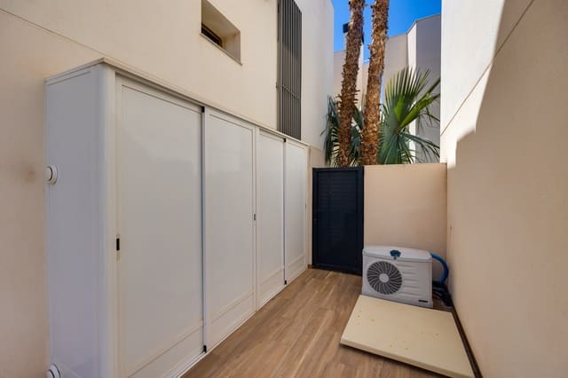 3 soveværelse Villa til salg i La Veleta, Torrevieja med swimmingpool garage - € 579.000 (Ref: 9844208)