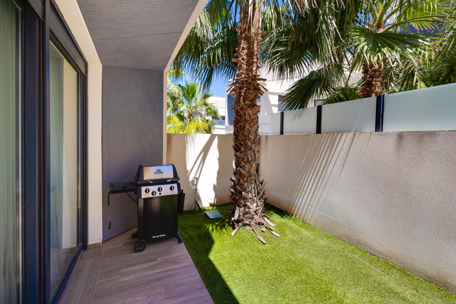 3 bedroom Villa for sale in La Veleta with pool garage - € 579,000 (Ref: 9844208)