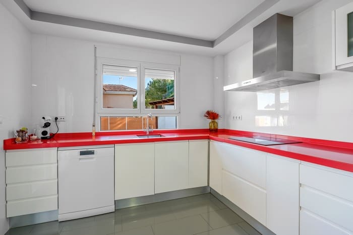 Chalet de 3 habitaciones en San Miguel de Salinas en venta con piscina garaje - 490.000 € (Ref: 9850489)