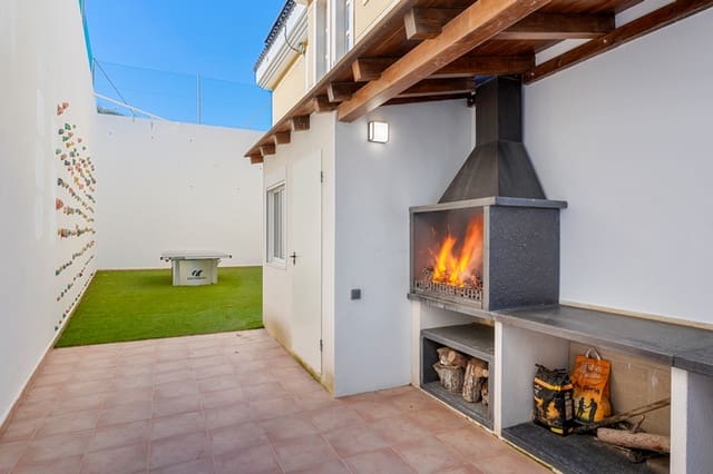 Chalet de 3 habitaciones en San Miguel de Salinas en venta con piscina garaje - 490.000 € (Ref: 9850489)