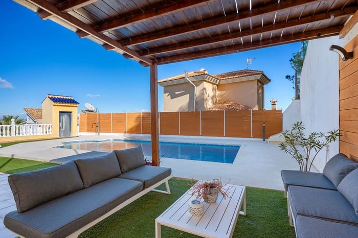 Chalet de 3 habitaciones en San Miguel de Salinas en venta con piscina garaje - 490.000 € (Ref: 9850489)