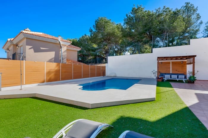 Chalet de 3 habitaciones en San Miguel de Salinas en venta con piscina garaje - 490.000 € (Ref: 9850489)