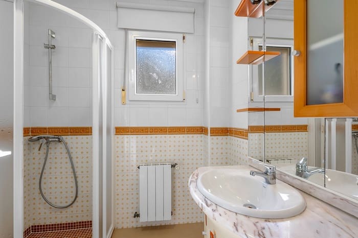Chalet de 3 habitaciones en San Miguel de Salinas en venta con piscina garaje - 490.000 € (Ref: 9850489)