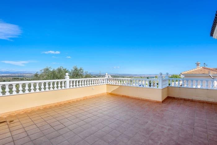 Chalet de 3 habitaciones en San Miguel de Salinas en venta con piscina garaje - 490.000 € (Ref: 9850489)