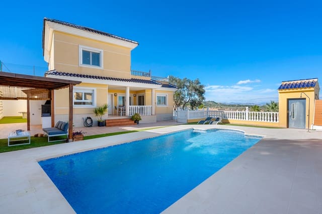 Chalet de 3 habitaciones en San Miguel de Salinas en venta con piscina garaje - 490.000 € (Ref: 9850489)