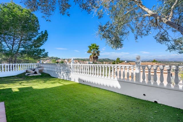 Chalet de 3 habitaciones en San Miguel de Salinas en venta con piscina garaje - 490.000 € (Ref: 9850489)