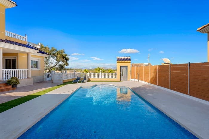 Chalet de 3 habitaciones en San Miguel de Salinas en venta con piscina garaje - 490.000 € (Ref: 9850489)
