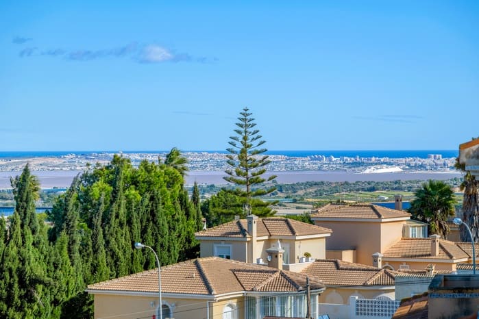Chalet de 3 habitaciones en San Miguel de Salinas en venta con piscina garaje - 490.000 € (Ref: 9850489)