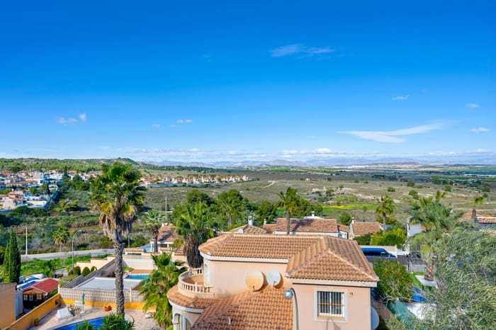 Chalet de 3 habitaciones en San Miguel de Salinas en venta con piscina garaje - 490.000 € (Ref: 9850489)