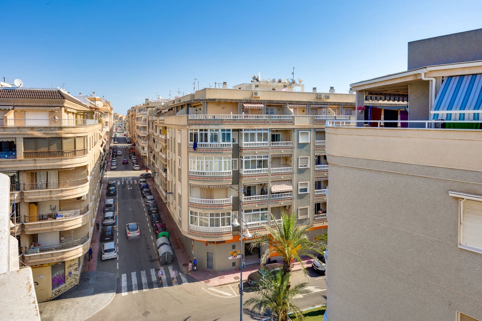 2 bedroom Penthouse for sale in Torrevieja - € 170,000 (Ref: 9879875)