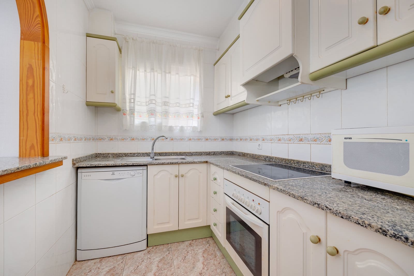 2 bedroom Penthouse for sale in Torrevieja - € 170,000 (Ref: 9879875)