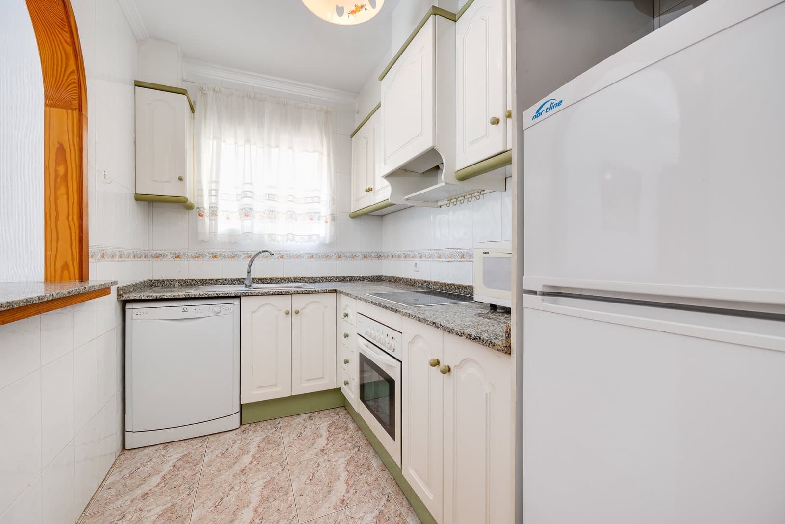 2 bedroom Penthouse for sale in Torrevieja - € 170,000 (Ref: 9879875)