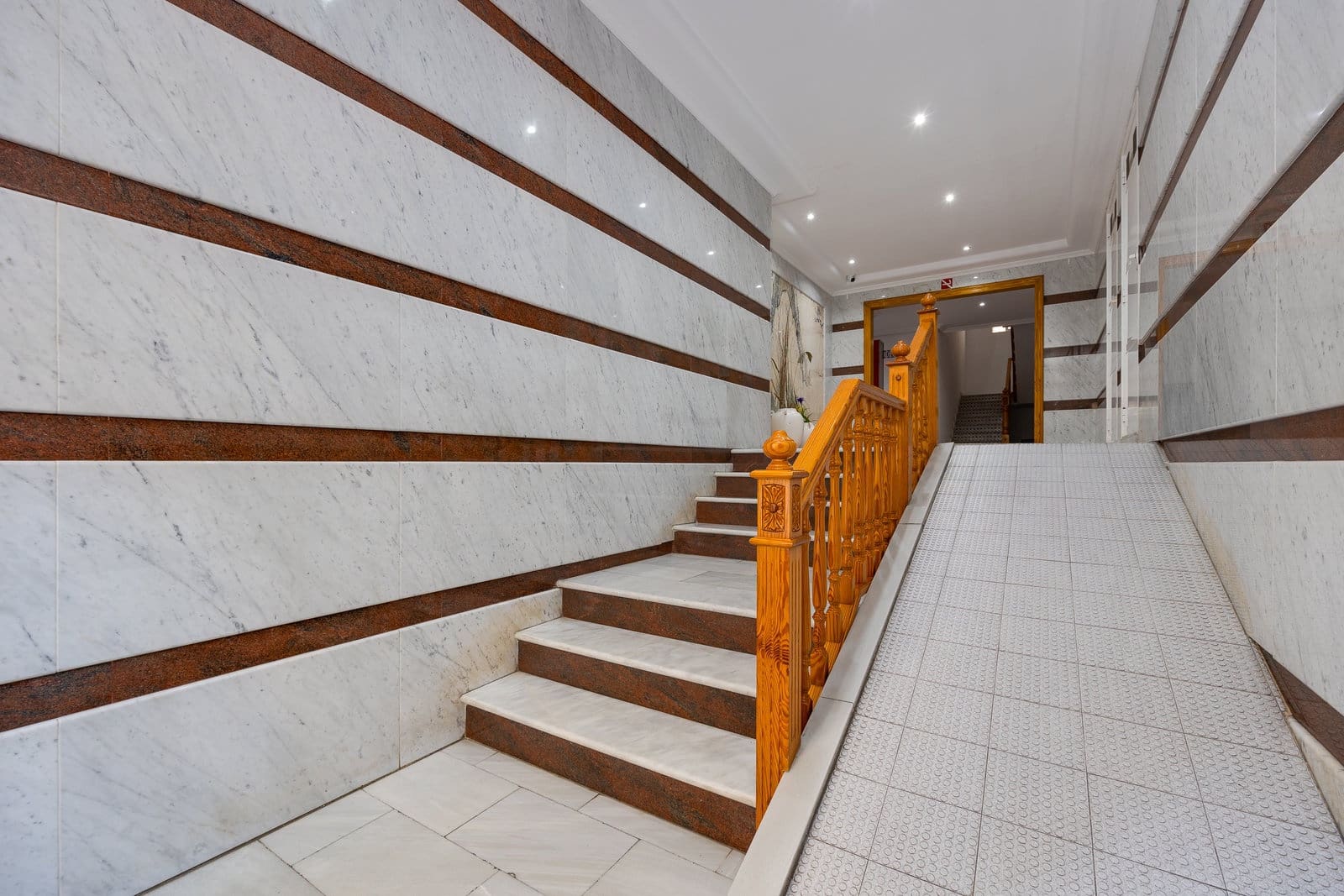 2 bedroom Penthouse for sale in Torrevieja - € 170,000 (Ref: 9879875)