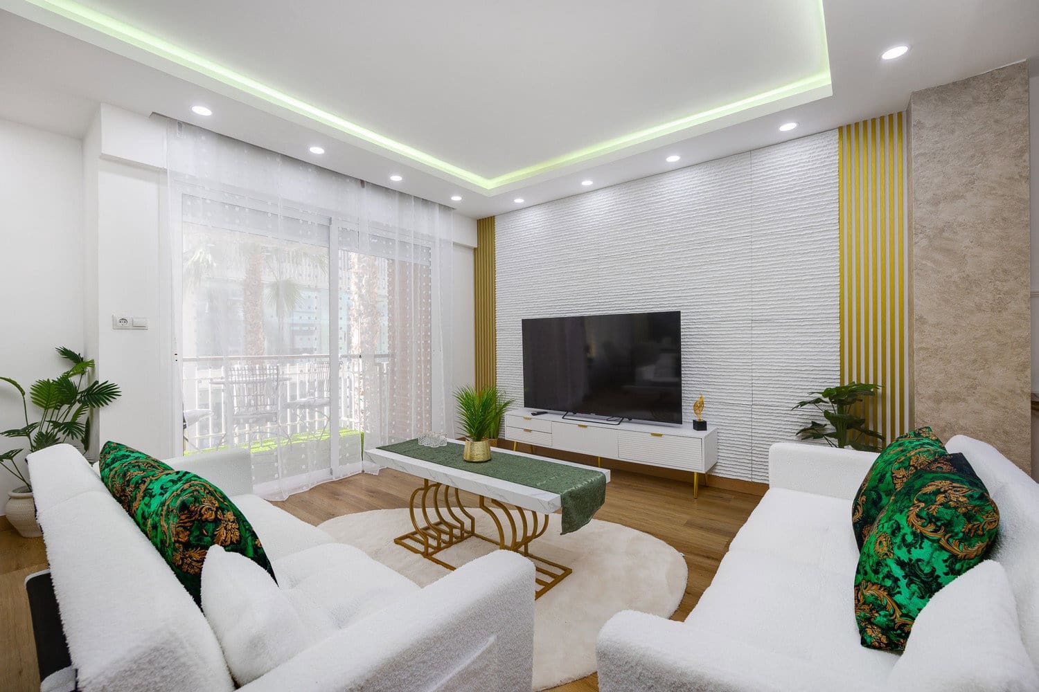 4 bedroom Apartment for sale in Torrevieja - € 285,000 (Ref: 9902094)